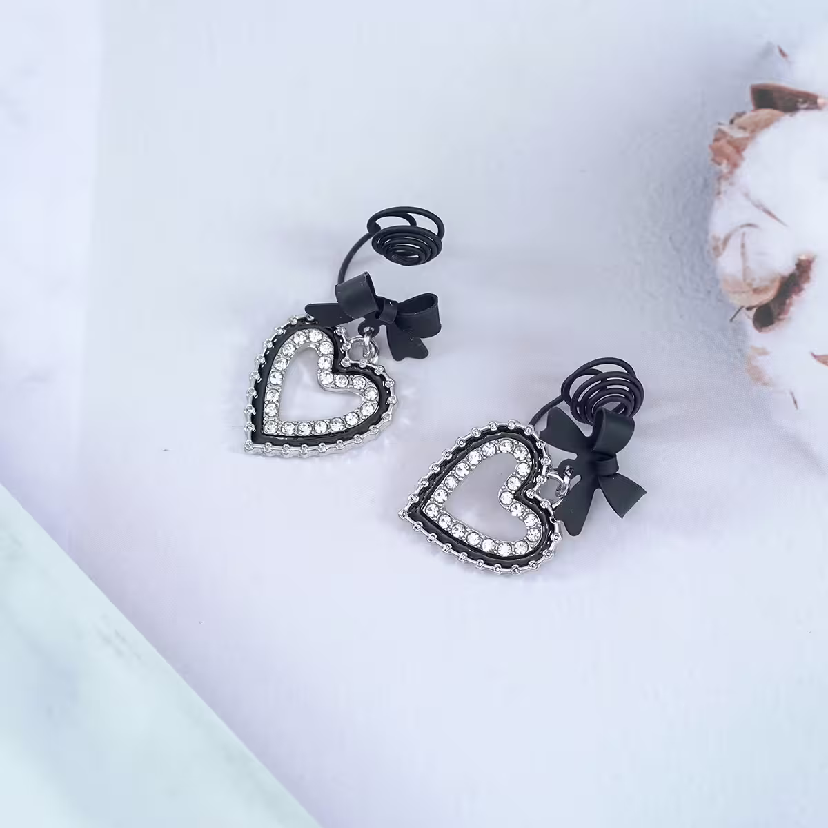 甜酷黑蝴蝶結愛心×蚊香盤U型耳夾-第3張