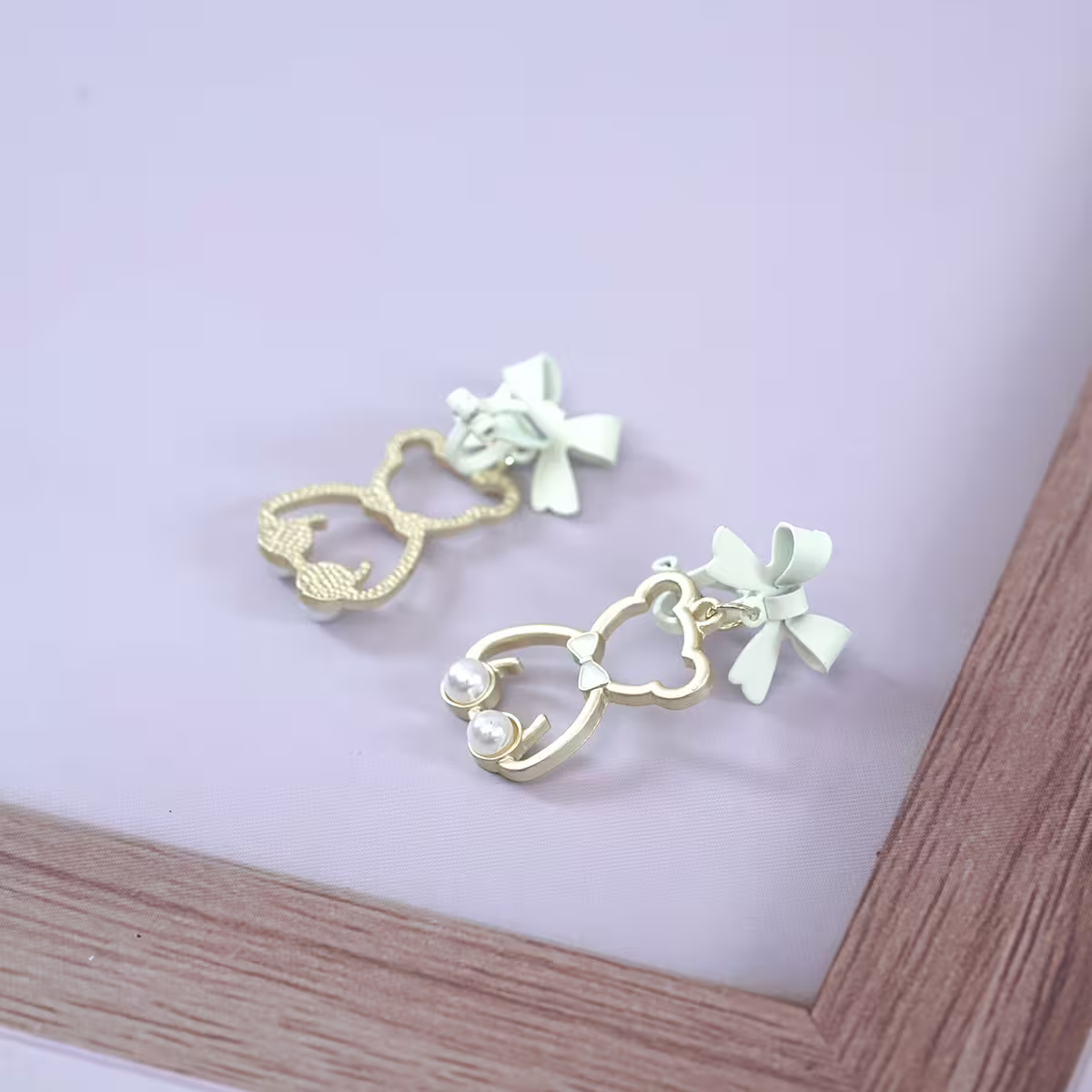 白蝴蝶結小熊輪廓珍珠×三角耳夾-第4張