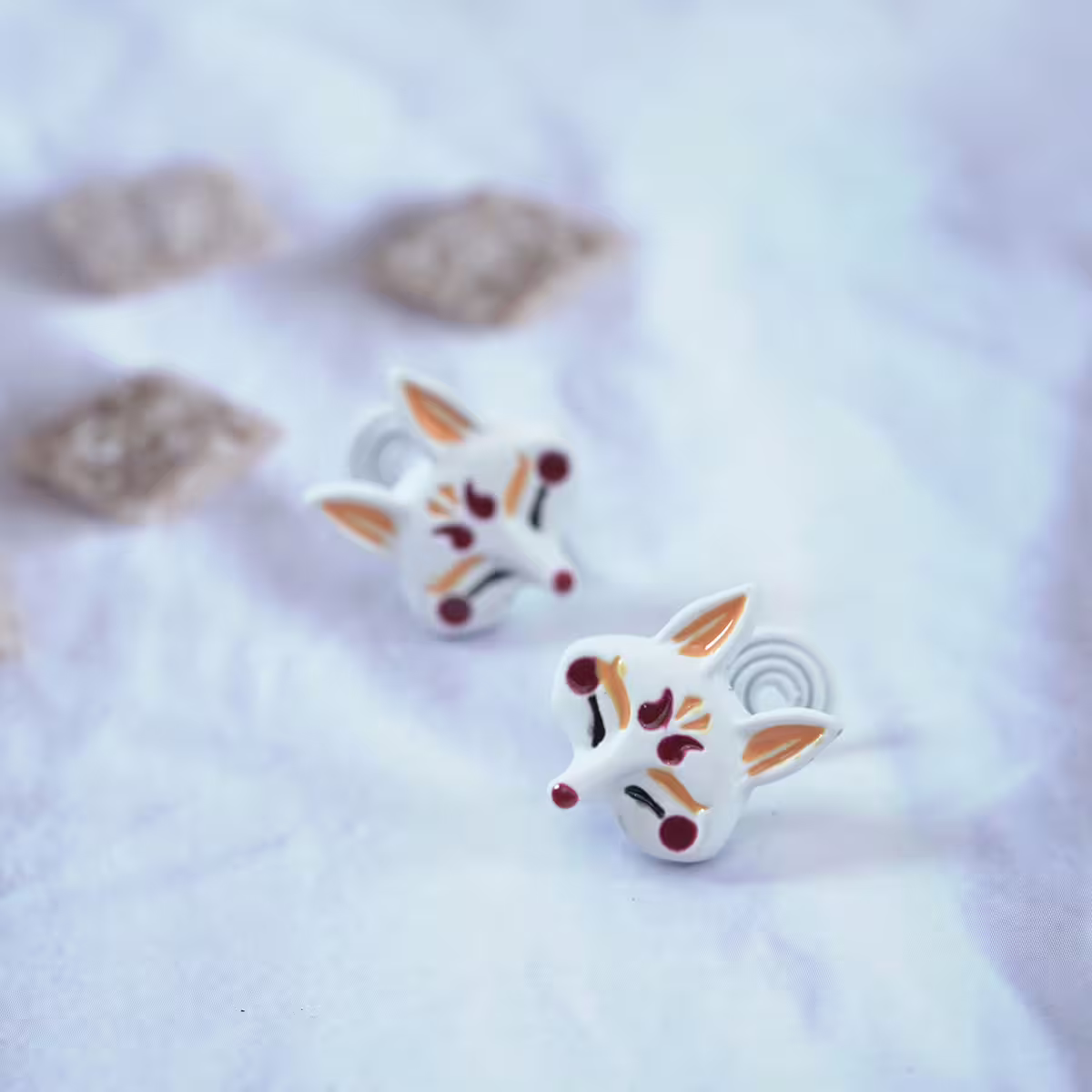 白色火狐狸×蚊香盤U型耳夾-第2張