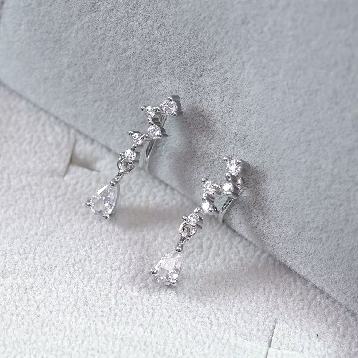 法式小水滴晶鑽×蚊香盤U型耳夾-第1張