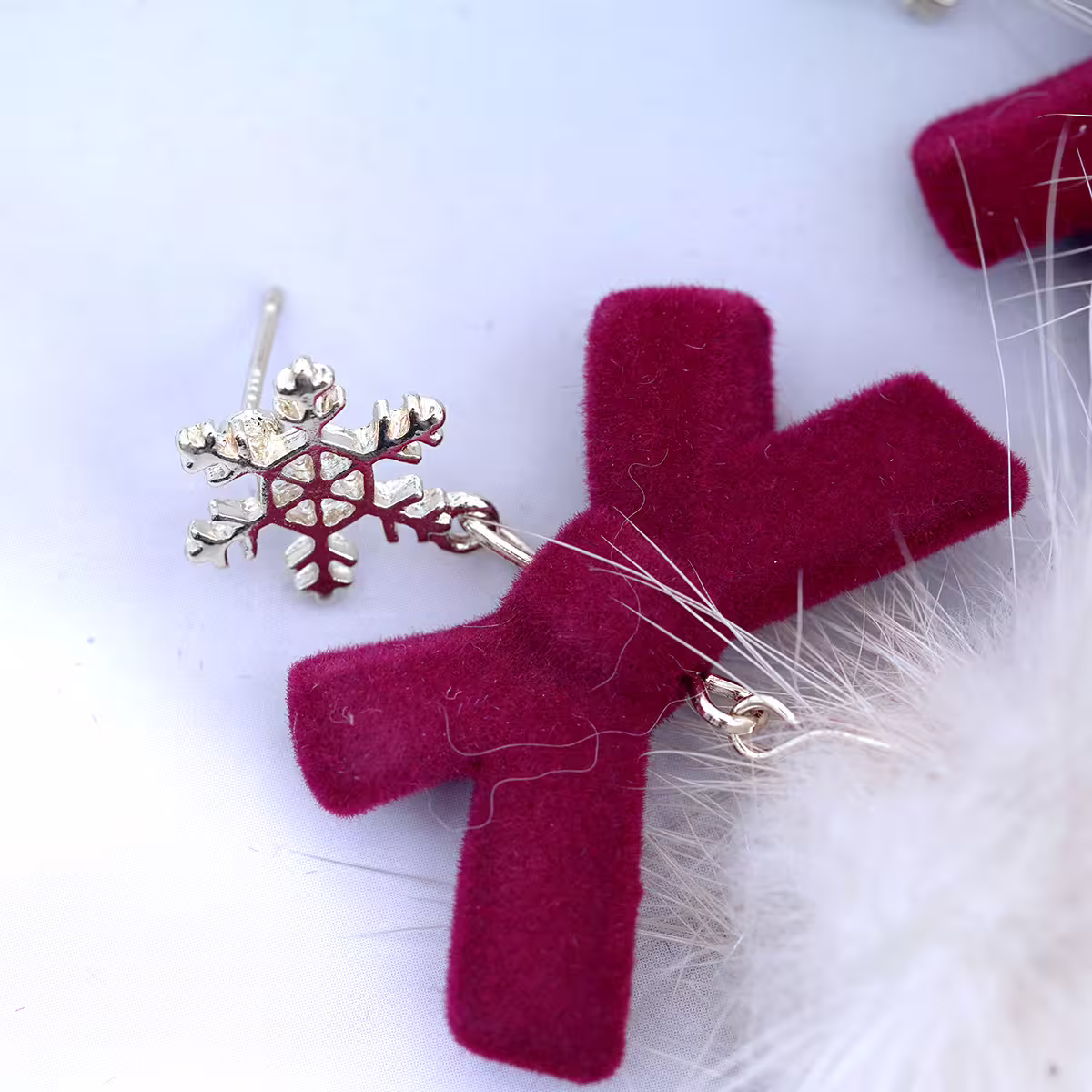 雪花紅絨毛球&times;吊墜耳環-第4張