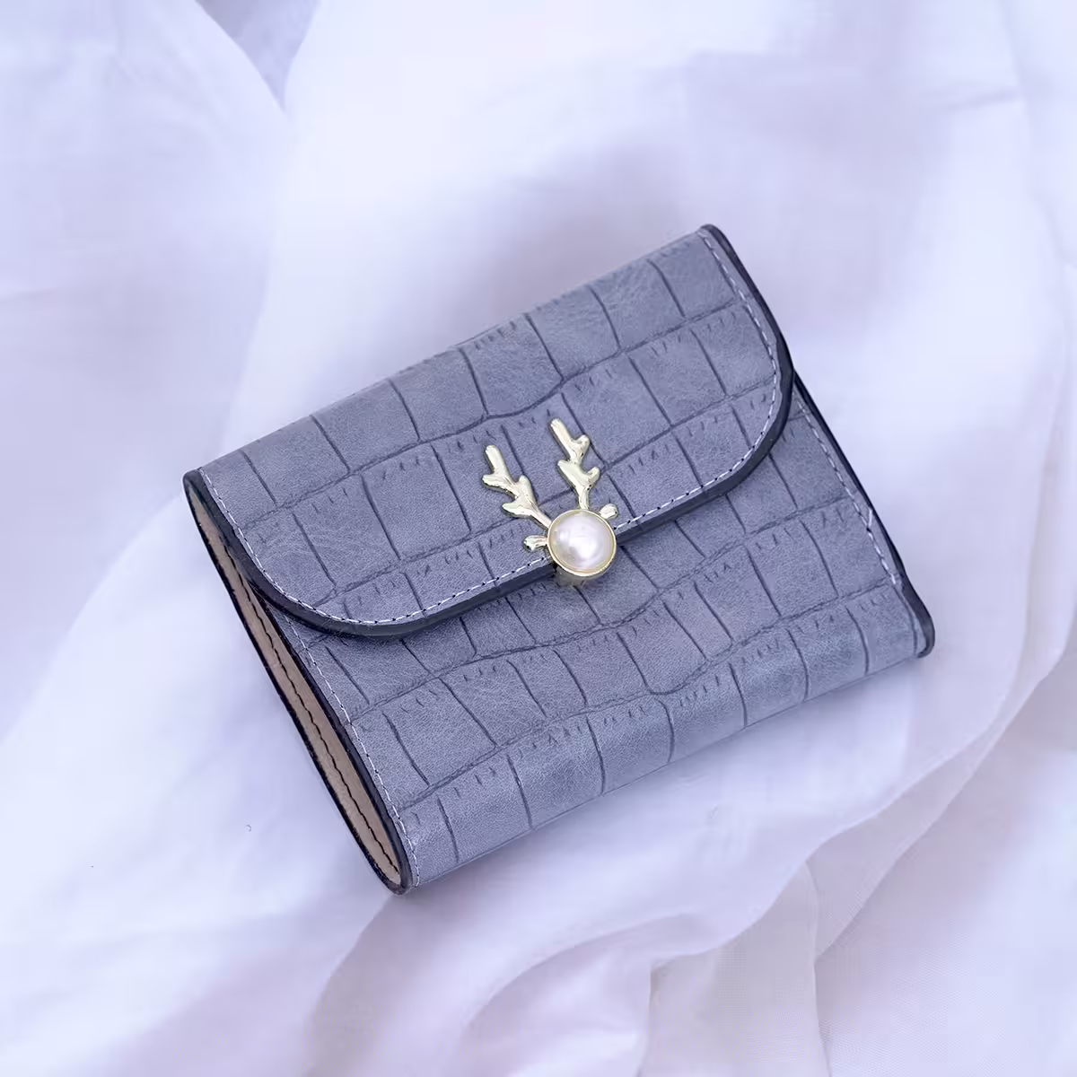 小鹿珍珠鱷魚紋皮革×三折短皮夾×藍色-第2張