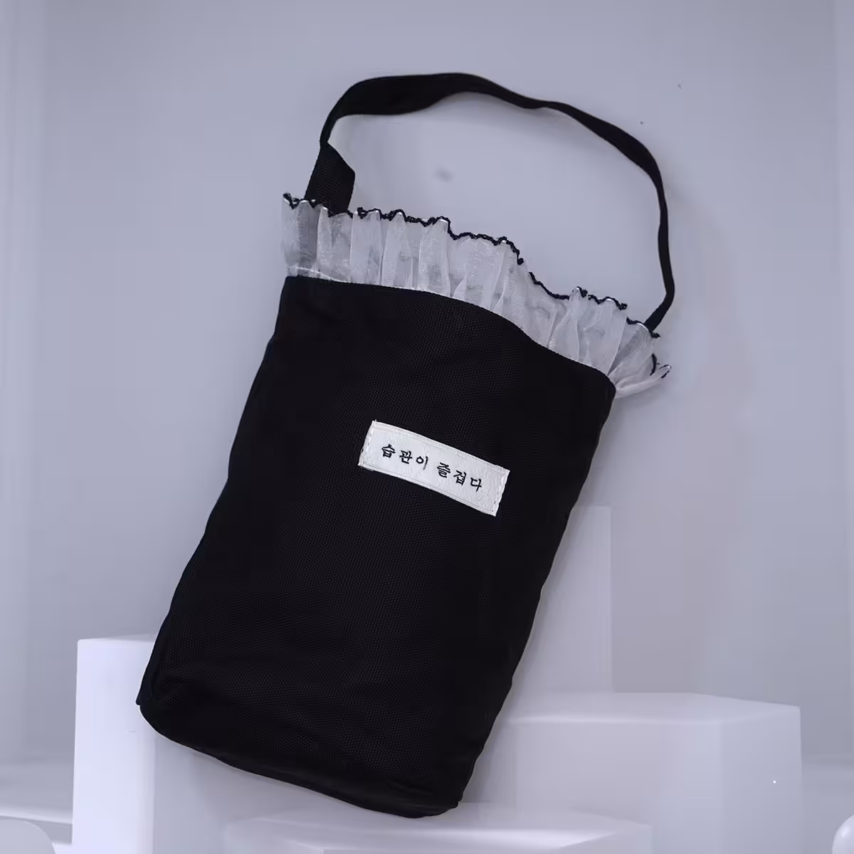 蕾絲邊韓文×輕巧手提袋×黑色-第1張