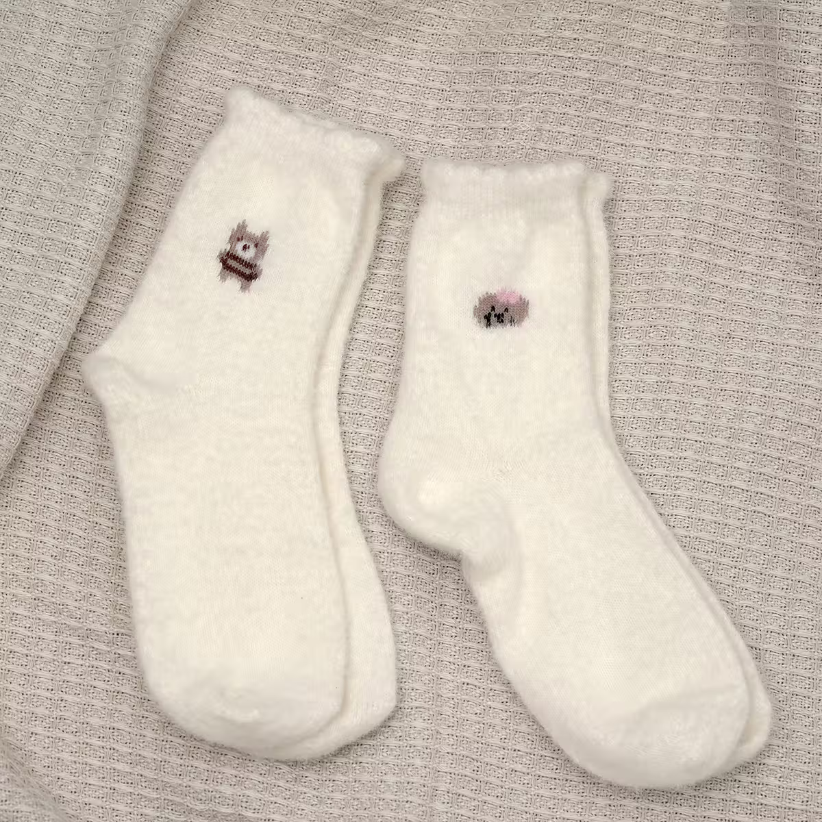 小熊白色毛襪&times;中筒襪&times;二雙套件襪子組-第1張