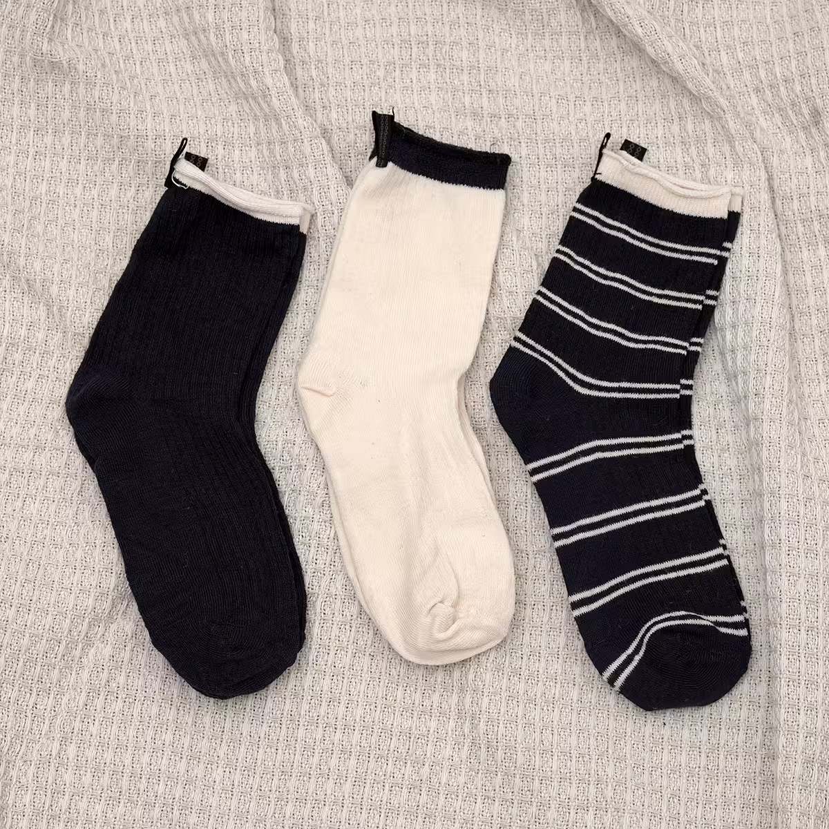 素面條紋後標牌&times;低筒襪&times;三雙套件襪子組-第1張