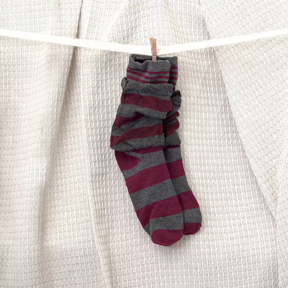 雙層條紋假兩件&times;中筒襪&times;紅灰-第2張