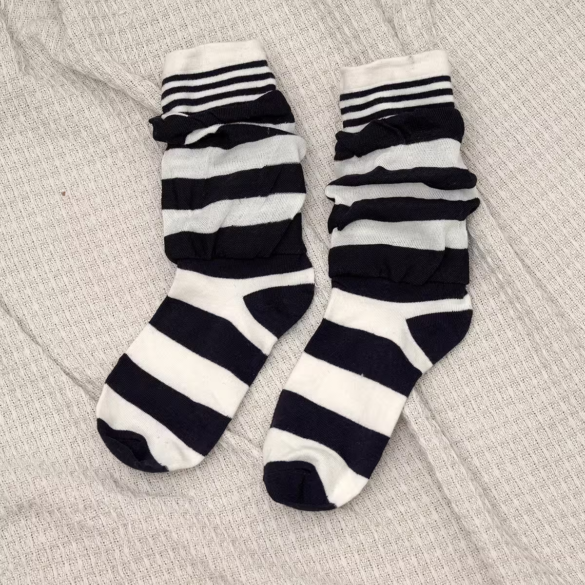 雙層條紋假兩件&times;中筒襪&times;黑白-第2張