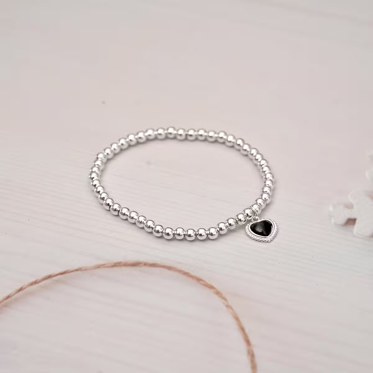 925銀飾&times;極簡黑愛心&times;串珠手環-第2張