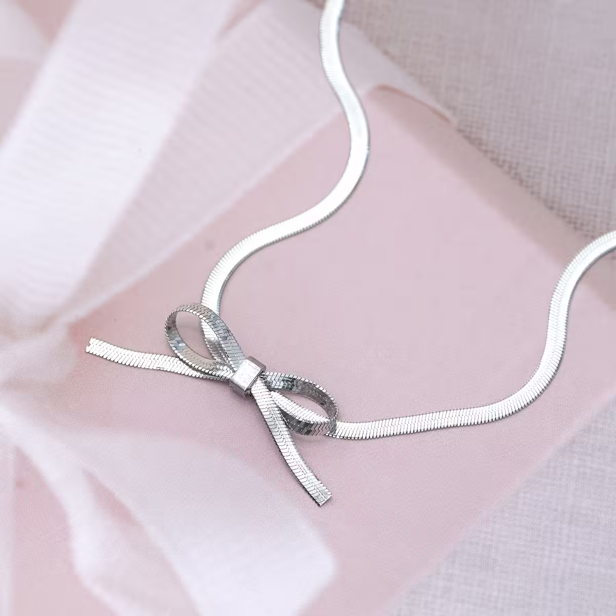 316鋼飾&times;扁平蛇骨蝴蝶結&times;項鍊&times;銀色-第1張