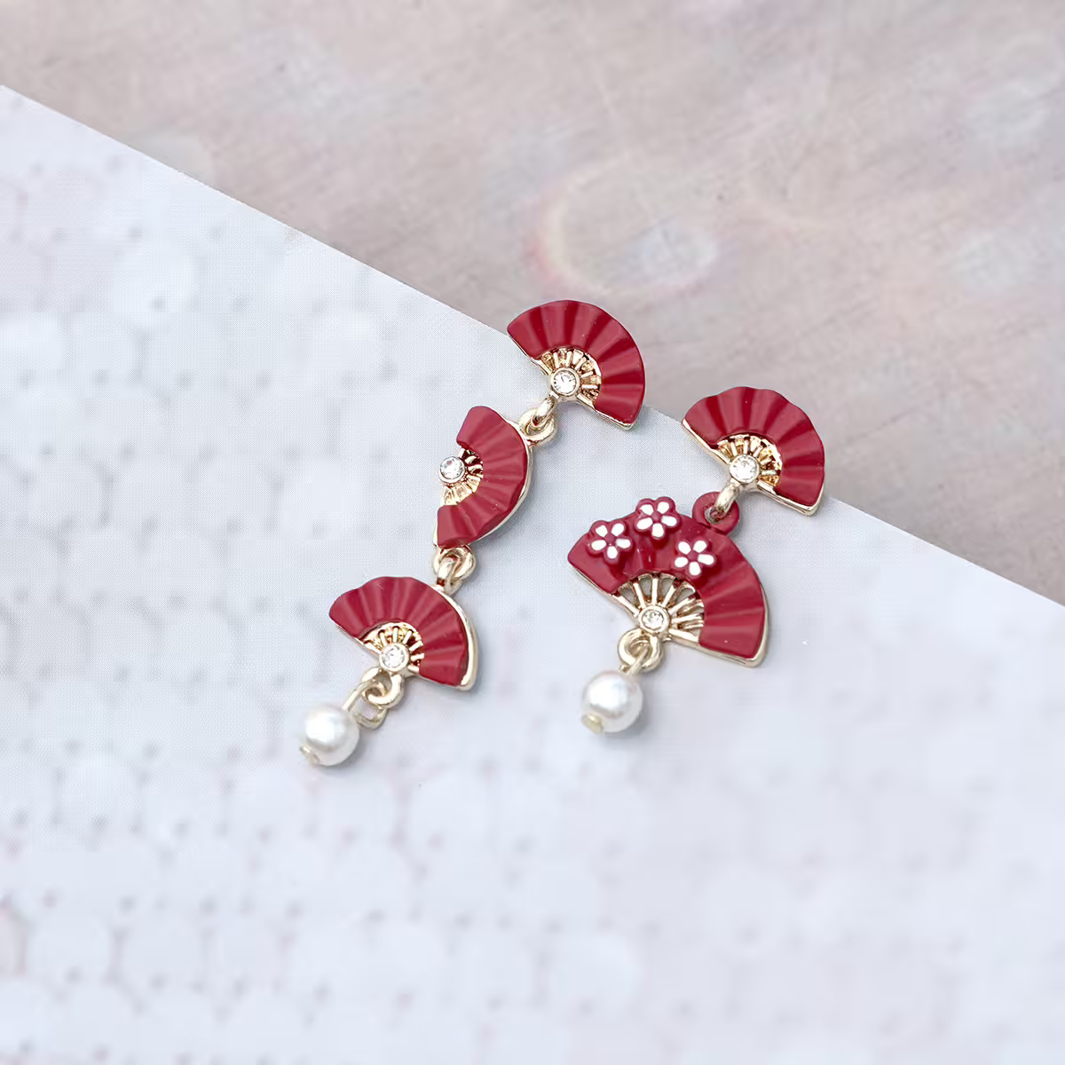 梅映紅扇&times;不對稱吊墜耳環-第1張