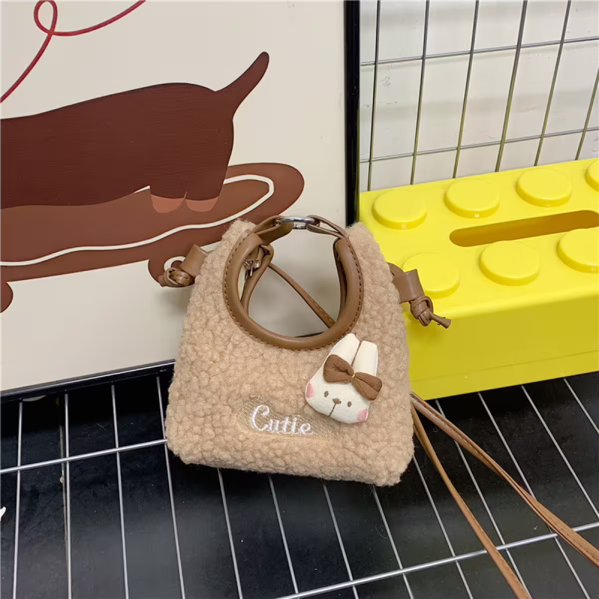 Cutie小兔羊羔捲毛&times;斜背包&times;卡其-第1張