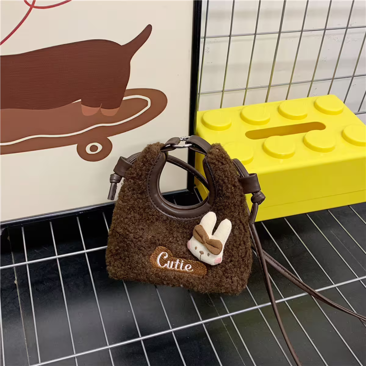 Cutie小兔羊羔捲毛&times;斜背包&times;棕咖-第1張