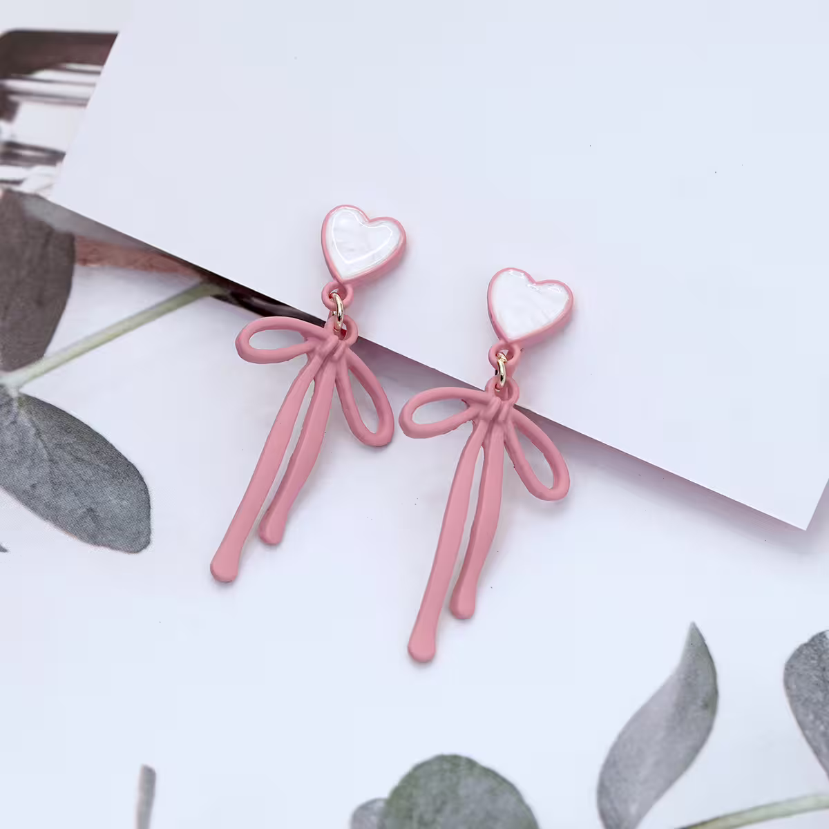 愛心粉紅蝴蝶領結&times;三角耳夾-第1張