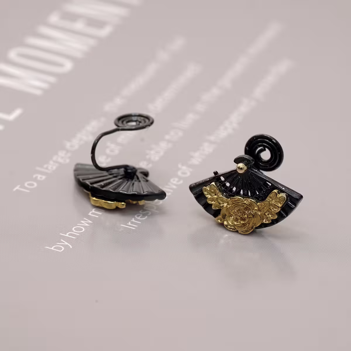 墨扇金牡丹&times;蚊香盤U型耳夾-第3張