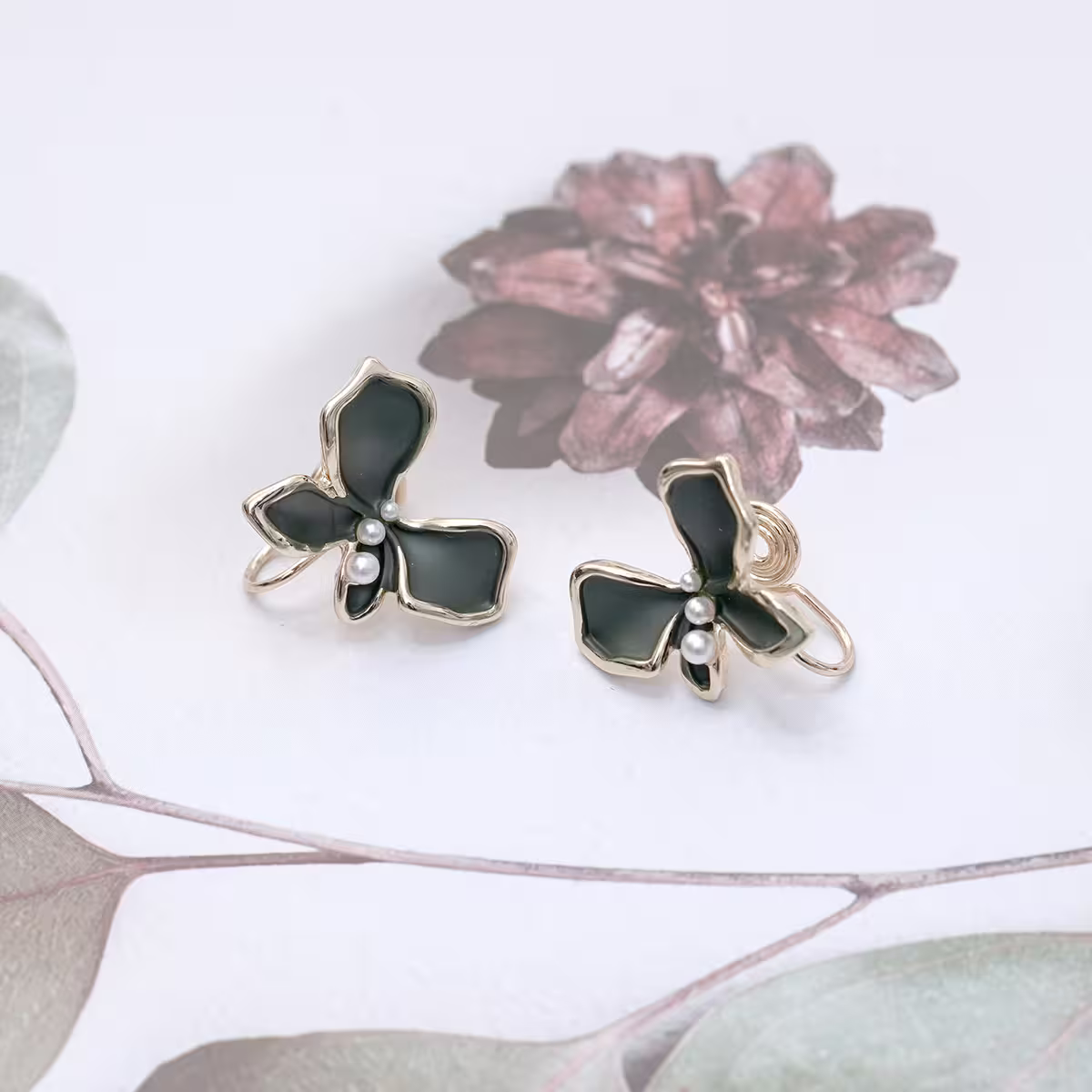 墨色蝴蝶花&times;蚊香盤U型耳夾-第2張