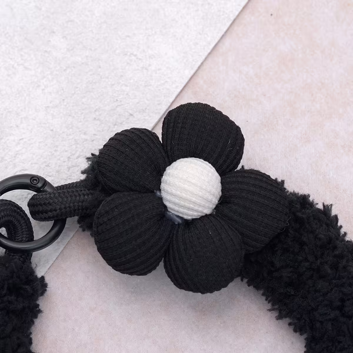 毛毛蟲小花朵&times;手機腕帶掛繩&times;黑色-第4張