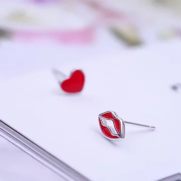 925銀針×愛心紅唇 ×不對稱耳針.avif