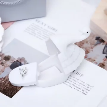 白天鵝×適用戒指/小耳釘×絨布盒.avif