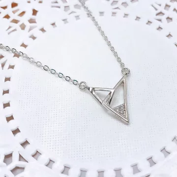 925銀飾×倒三角晶鑽相扣×鎖骨項鍊.avif