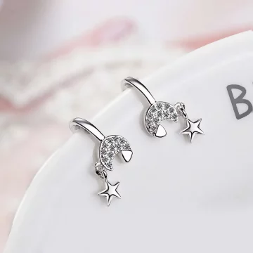披星戴月×U型耳骨耳夾.avif