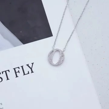 英文字母閃鑽×項鍊×O.avif