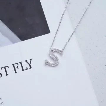 英文字母閃鑽×項鍊×S.avif