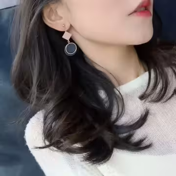 菱型皮革圓環×吊墜耳環×共二色