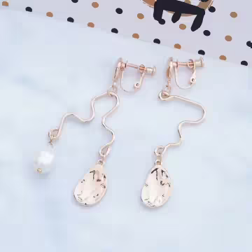 不規則平衡珍珠×不對稱螺旋耳夾