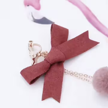 麋鹿蝴蝶結毛球×不對稱三角耳夾