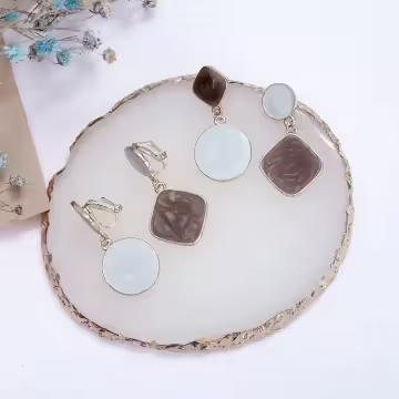 菱圓咖白撞色炫染×吊墜耳環