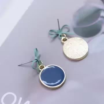 小巧蝴蝶結圓圈×吊墜耳環