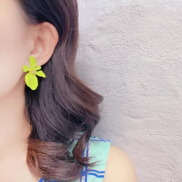 不規則抹綠五瓣花朵×吊墜耳環.avif