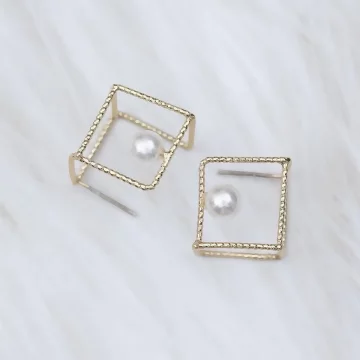 鏤空立方體珍珠×吊墜耳環.avif