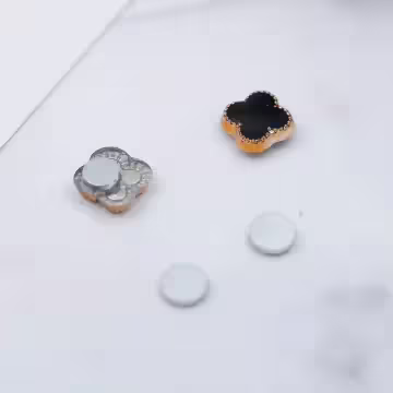 黑色四葉花瓣×磁吸耳夾/裝飾小物