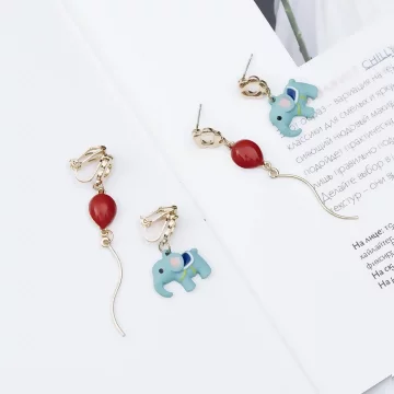 小藍象紅氣球×不對稱吊墜耳環.avif