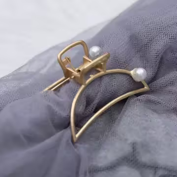 月牙珍珠金屬線框×鯊魚髮夾