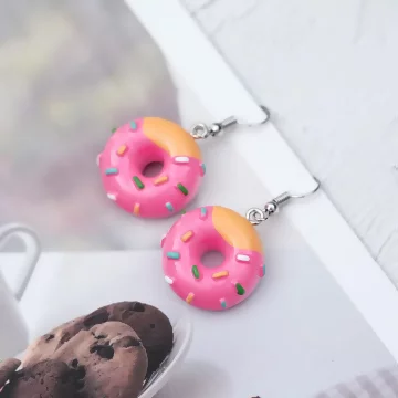 草莓甜甜圈×吊墜耳勾.avif