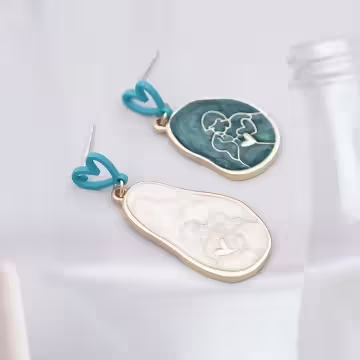 我的戀人撞色愛心&times;不對稱吊墜耳環