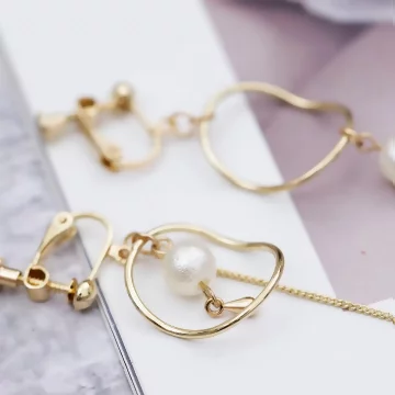 圓弧霧面珍珠×不對稱螺旋耳夾.avif