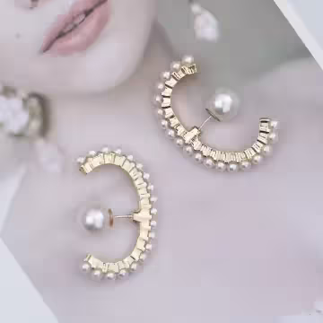 大C字鑲珍珠×後掛式耳環