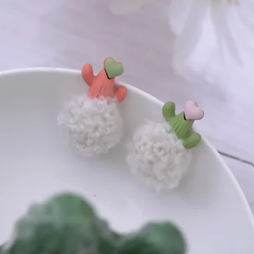 橙綠仙人掌米毛球×不對稱吊墜耳環.avif