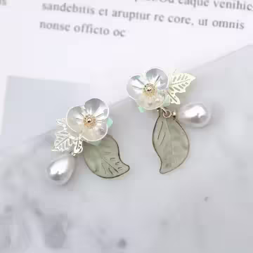 綠葉小白花水滴珍珠×吊墜耳環