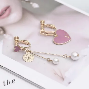 粉紫愛心希臘古幣×不對稱螺旋耳夾.avif