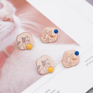 小貓咪球球×不對稱吊墜耳環.avif