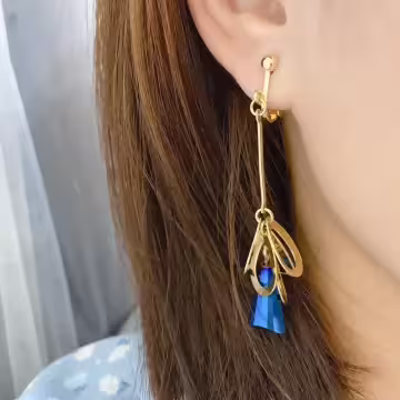 金屬鏤空花瓣藍晶柱×螺旋耳夾
