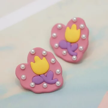 鬱金香粉心點點×耳環.avif