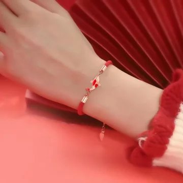 錦鯉來臨×紅繩手鍊.avif