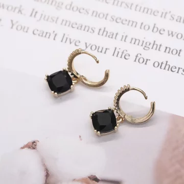 黑方鋯石小閃鑽×耳扣.avif