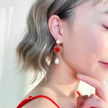 紅心華麗水滴珍珠×吊墜耳環.avif