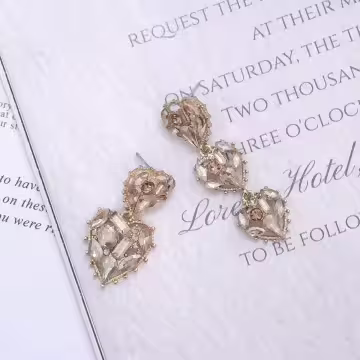 超閃愛心&times;不對稱吊墜耳環